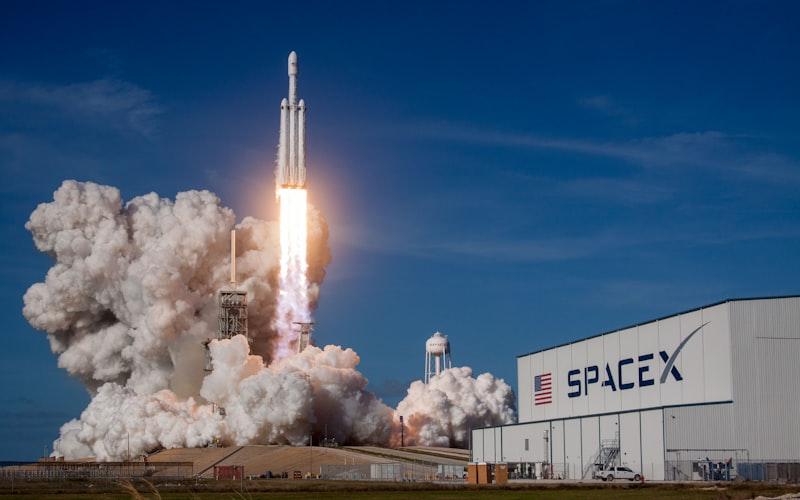 SpaceX IPO Pecahkan Rekor, Elon Musk Jadi Triliuner Pertama Dunia